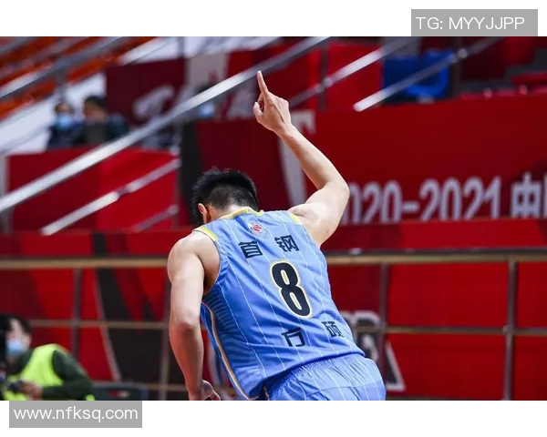 方硕在篮球赛场的崛起与挑战：从新星到球队核心的成长之路