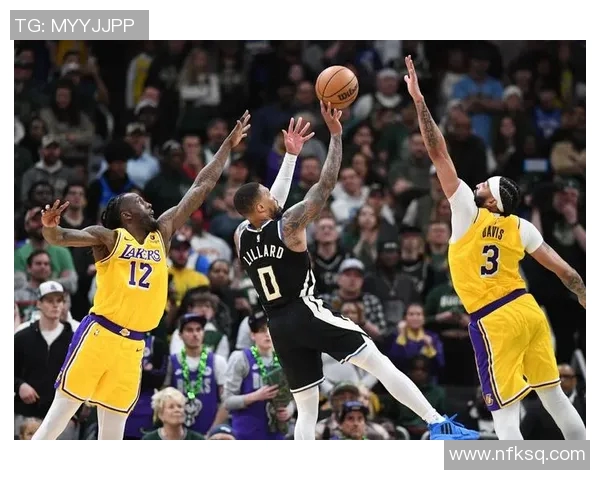 湖人对阵雄鹿精彩视频回放分析及比赛亮点总结